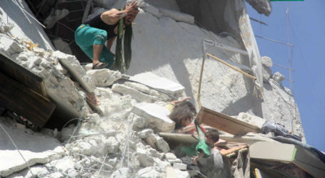 Viral Foto Gadis-Gadis Kecil Suriah Berjuang Hidup di Reruntuhan