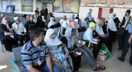 Jamaah Haji dari Tepi Barat Mulai Diberangkatkan