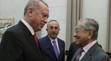 Erdogan Sambut Mahathir di Bandara Ankara