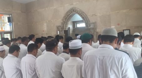 ASN Kemenag Aceh Shalat Gaib untuk Mbah Moen