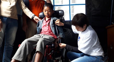 100 Anak Penderita Cerebral Palsy di Aceh Dapat Kursi Roda