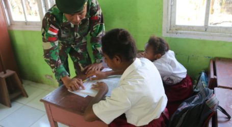 TNI Bantu Didik Murid Sekolah di Wilayah Perbatasan RI-PNG