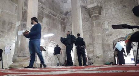 Tanpa Lepas Sepatu, Pasukan Israel Serbu Masjid Ar-Rahma