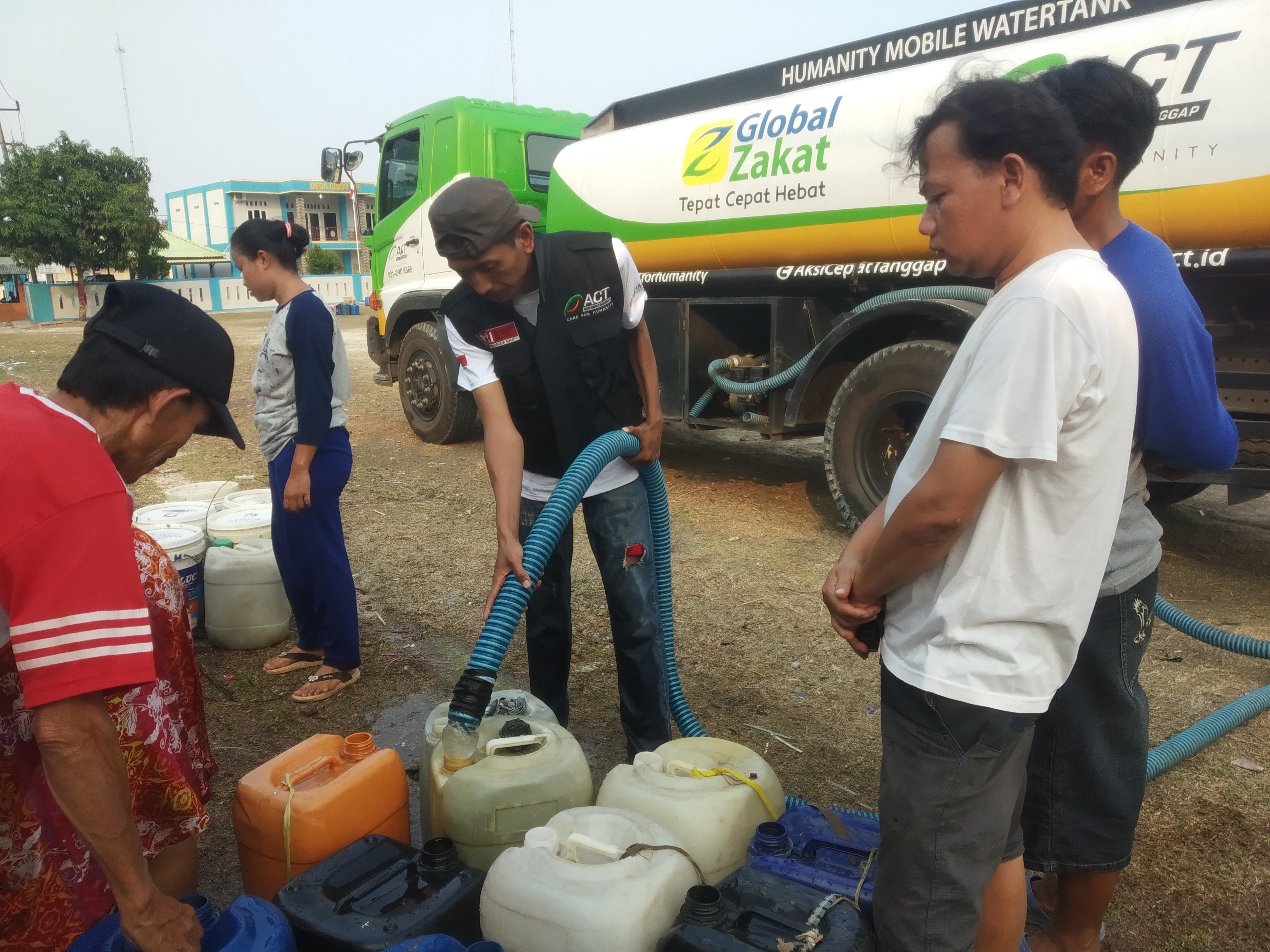 Act Salurkan Bantuan Air Bersih Ke Desa Terdampak Kekeringan