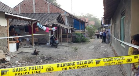Polisi Geledah Rumah Orang Tua Terduga Pelaku Penusukan Wiranto