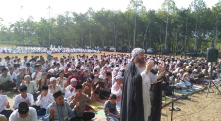 Ribuan Santri Ponpes Al-Fatah Lampung Bersama Warga Gelar Shalat Istisqa