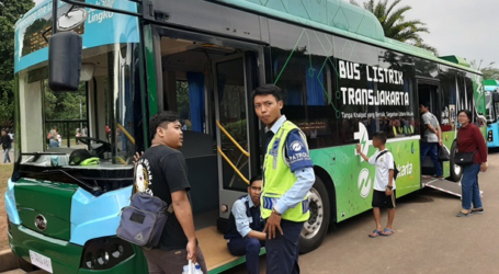 Transjakarta Hadirkan Bus Listrik di Area Monas