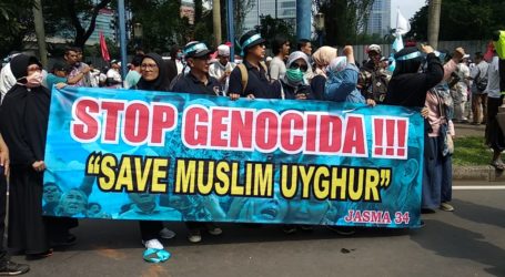 Aksi Bela Muslim Uighur di Depan Kedutaan China