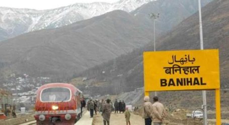 Layanan Seluler Dihentikan Warga Kashmir Pergi ke Distrik Banihal