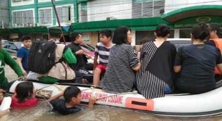 FPI Bantu Evakuasi Warga Tionghoa Korban Banjir di Bekasi