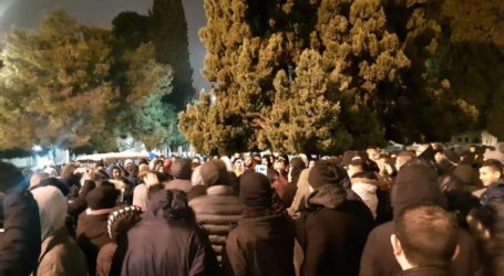 Ribuan Jamaah Shalat Jumat di Masjid Al-Aqsa