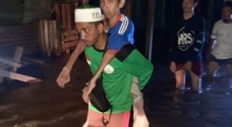 HILMI FPI Evakuasi Penderita Berkebutuhan Khusus yang Terjebak Banjir Amuntai Dua Hari