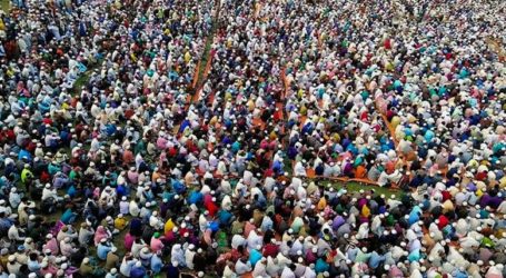 Puluhan Ribu Muslim Bangladesh Doa Bersama di Lapangan Cegah Corona