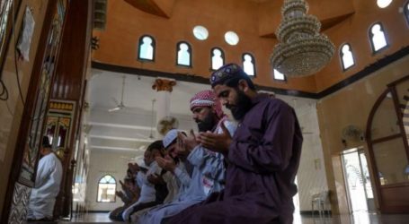 Pakistan Cabut Larangan Sholat Berjamaah di Masjid