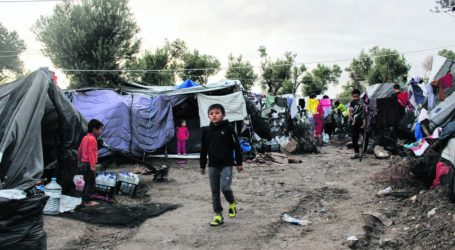 Ratusan Migran di Pulau Lesbos Dipindahkan ke Daratan Yunani