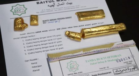 Pedagang di Aceh Tunaikan Zakat Emas Setengah Kilogram Lebih