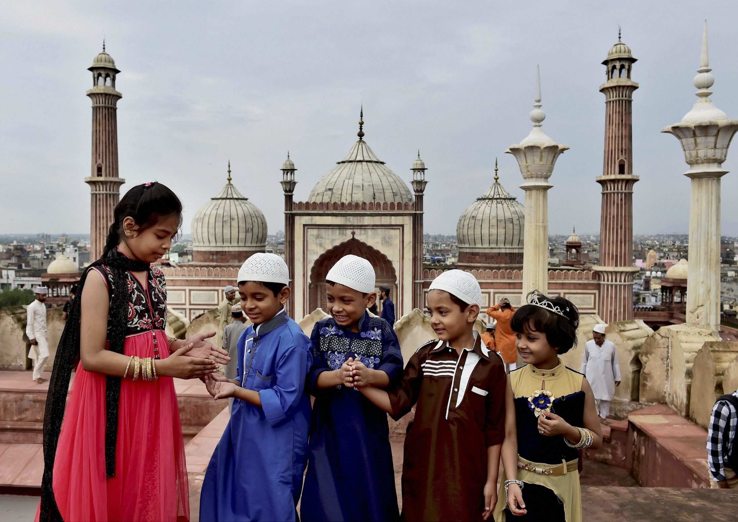 Eid это. Eid al Fitr Малайзия. Исламские народы Индии. Приветствие в Пакистане. Пакистан современные люди.