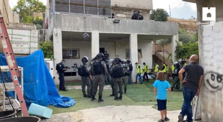 Pasukan Israel Hancurkan Rumah Tiga Lantai, Lima Keluarga Terlantar