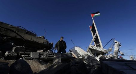 Pasukan Israel Paksa Dua Keluarga Palestina Hancurkan Rumahnya Sendiri