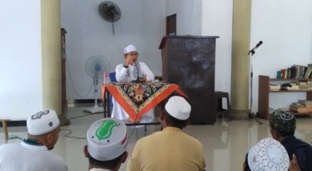Imaam Yakhsyallah: Allah Larang Umat Islam Mencintai Orang Kafir