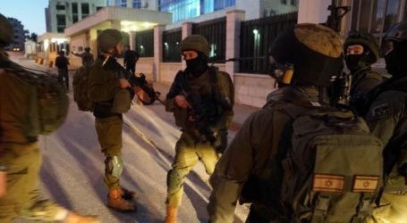 Pasukan Israel Gerebek Rumah Palestina, Pemuda Balas Lempar Batu dan Bom Molotov
