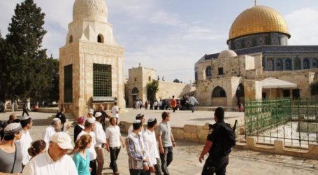 Puluhan Pemukim Yahudi Serbu Kompleks Al-Aqsa