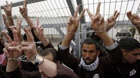 300 Tahanan Palestina di Ofer Siap Mogok Makan