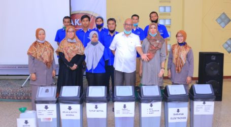 Yayasan Pendidikan Silaturahim Jatikarya Resmikan Program Bank Sampah