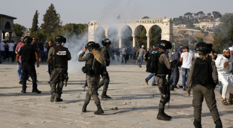 Polisi Israel Kembali Serang Jamaah Sholat Jumat di Masjid Al Aqsa