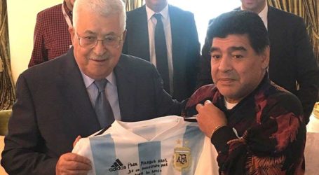 Presiden Abbas Sampaikan Belasungkawa untuk Legenda Sepakbola Maradona