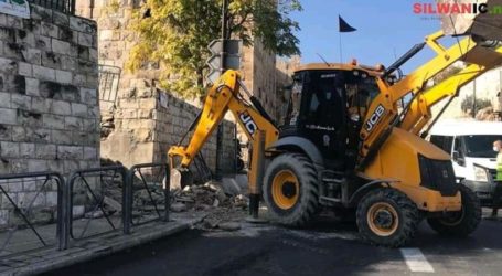 Israel Robohkan Tangga Dekat Masjid Al-Aqsa