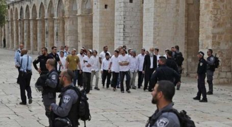 Puluhan Pemukim Yahudi Serbu Al-Aqsa