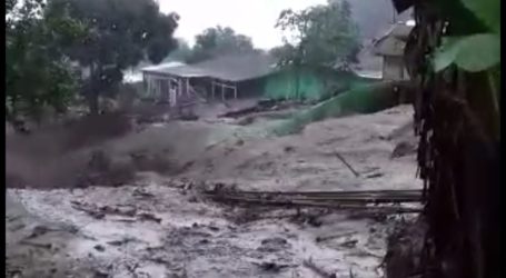 Banjir Bandang Terjang Cisarua Puncak Bogor