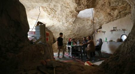 Penduduk Desa Farasin Tinggal di Gua akibat Penggusuran Israel