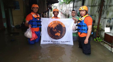 Tim UAR  Respon Cepat  Banjir Bekasi Kamis (21/1) Pagi Tadi