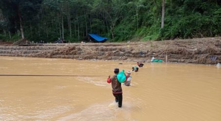 Hilal Merah Indonesia Bagikan Paket Sembako bagi Korban Banjir Kalsel