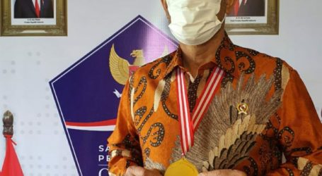 Doni Monardo Terima Medali Emas Dewan Pers