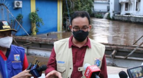 Anies: Luapan Kali Krukut Penyebab Genangan di Jalan Sudirman