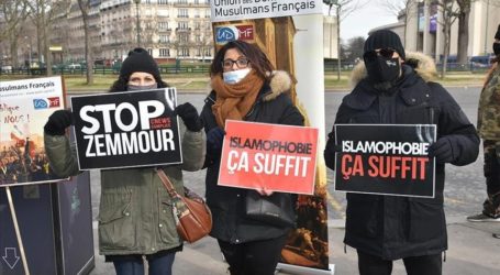 Protes di Paris atas RUU Diskriminatif Terhadap Muslim