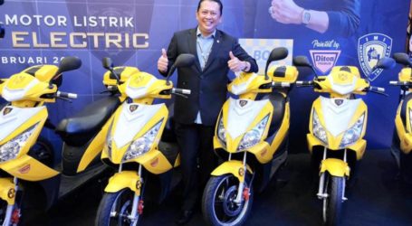 Bambang Soesatyo Perkenalkan Motor Kuning Listrik Bike Smart