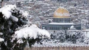 Pasukan Israel Serang Para Pemuda Palestina yang Bermain Salju