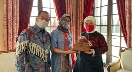 Ibu Negara Turki Jatuh Cinta pada Batik dan Kerajinan Indonesia