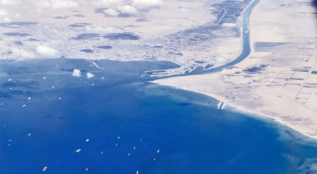 Iran Usulkan Jalur Pelayaran Alternatif ke Terusan Suez