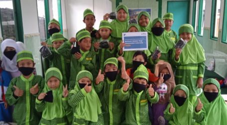 Cegah Covid-19, Tebar 5.000 Masker untuk Masyarakat Bandung dan Bogor