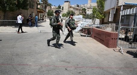 Pasukan Israel Pasang Gerbang Besi di Pintu Masuk Utara Hebron