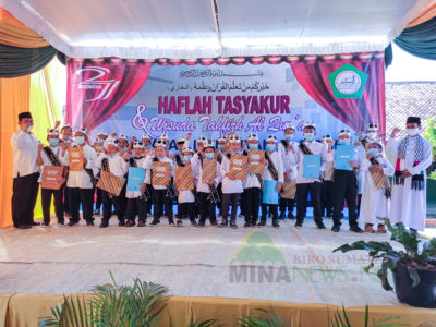 Prosesi Wisuda Tahfidz Al-Qur'an Madrasah Ibtidaiyah (MI) Al-Fatah Al-Muhajirun pada Sabtu (12/6) di Komplek Ponpes Shuffah Hizbullah dan Madrasah AL-Fatah Al-Muhajirun, Negararatu, Natar, Lampung Selatan.