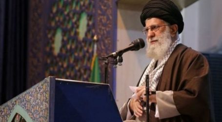 Jelang Pemilu Iran, Khamenei: Media Asing Coba Cegah Orang Partisipasi