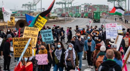 Ribuan Warga AS Blokir Kapal Kargo Israel di Pelabuhan Oakland