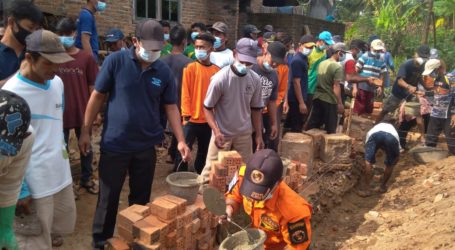 Pemdes Poncowarno Lampung Tengah Bersama UAR Kembali Bedah Rumah Warga
