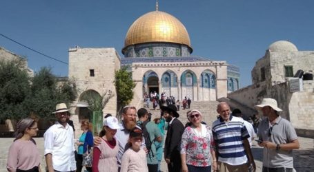 Imigran dan Mahasiswa Yahudi Menyerbu Masuk Pelataran Masjid Al-Aqsa